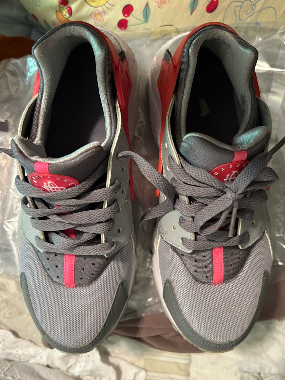NIKE  HUARACHE Gray and Pink Athletic Sneakers SIZE 6.5 Y
